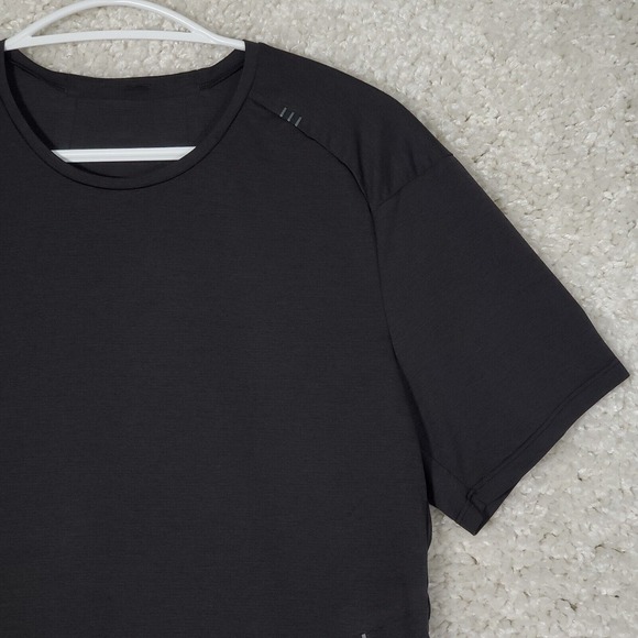 Lululemon Mens Mesh‎ Athletic Shirt Medium Black Running Training Lightweight - Picture 2 of 8